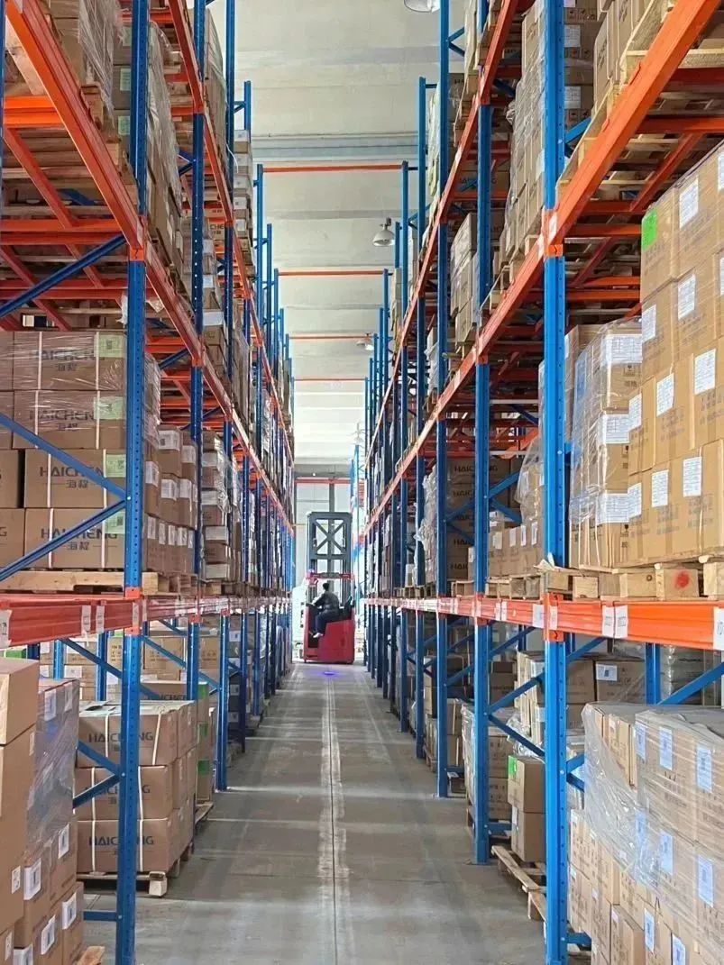 米玛MiMA坐驾三向堆垛车.jpg 米玛MiMA坐驾三向堆垛车.jpg