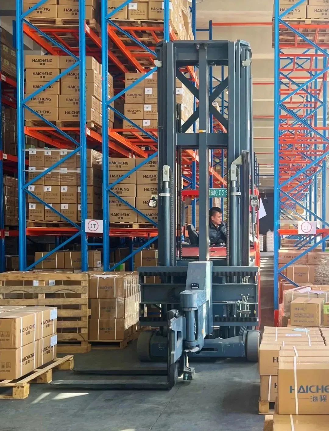 米玛MiMA三向堆垛车-3.jpg 米玛MiMA三向堆垛车-3.jpg